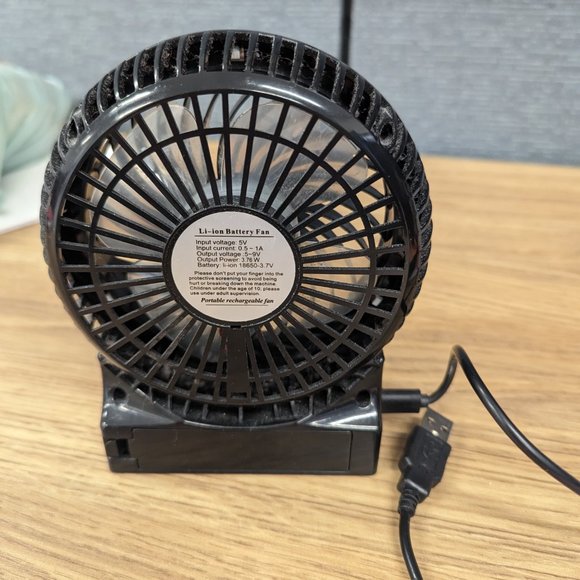 Mini USB Desk Fan - Picture 2 of 4